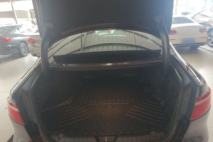 捷豹XFL 2017款 XFL 2.0T 200PS 豪华版局部细节23