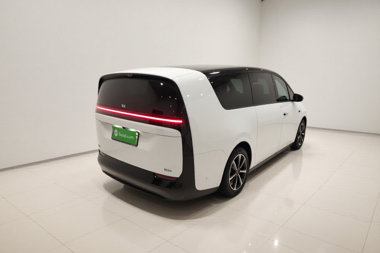 理想汽车 理想MEGA 2024款 Ultra车身外观7