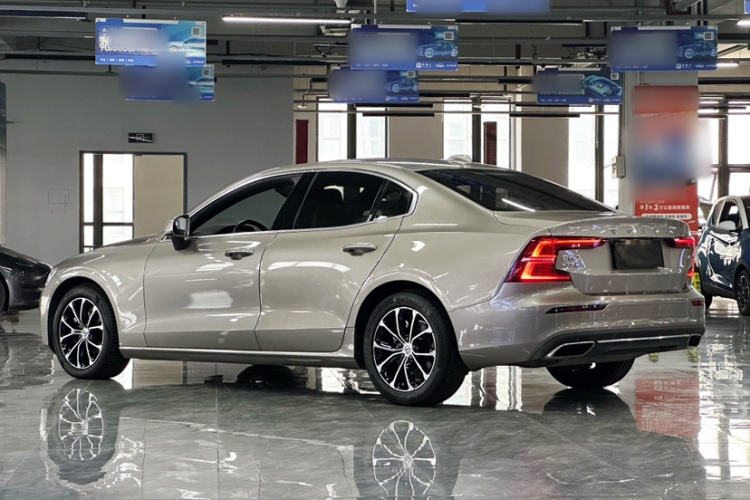 沃尔沃S60 2022款 B4 智逸豪华版车身外观6002