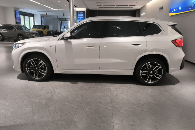 宝马X1 2023款 sDrive25Li M运动套装车身外观4