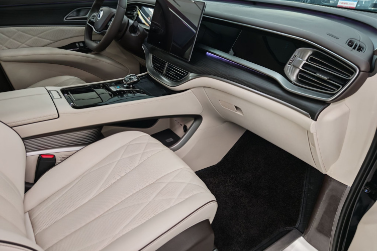 腾势D9 2024款 DM-i 980 四驱尊荣型局部细节41