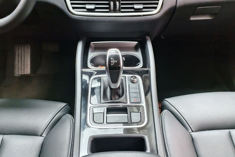 比亚迪 宋MAX 2019款 1.5T 自动智联睿逸天窗型 7座 国VI局部细节18