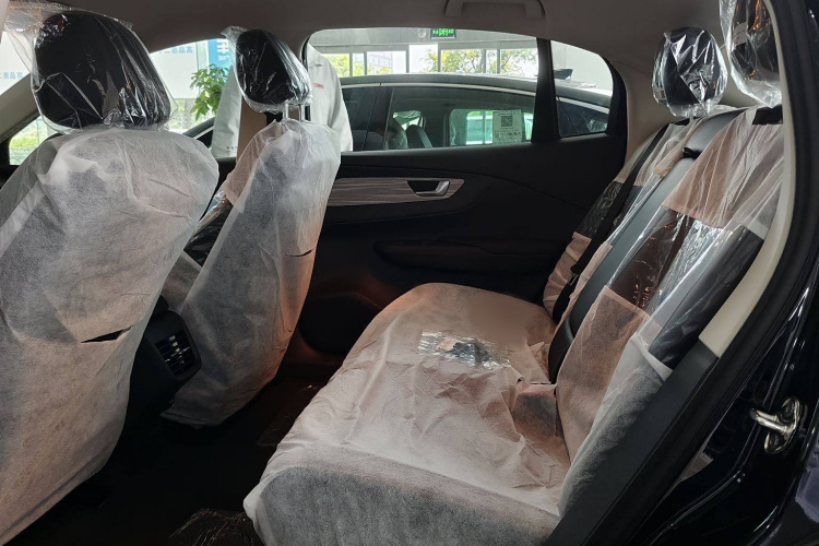 红旗E-QM5 2025款 500km 出行版中控内饰7002