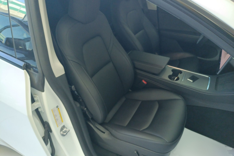 特斯拉 Model Y 2022款 后轮驱动版局部细节41