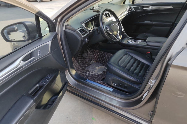 福特 蒙迪欧 2017款 EcoBoost 180 时尚型中控内饰20