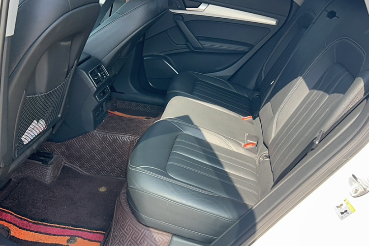 奥迪Q5L 2020款 40 TFSI 荣享时尚型中控内饰7001