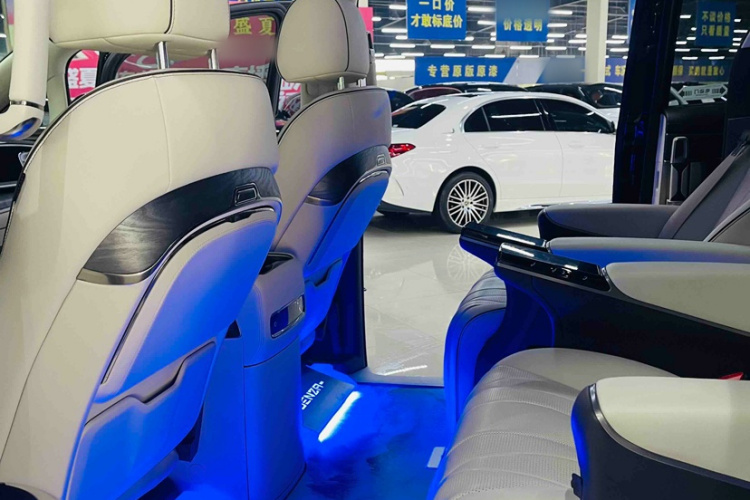 腾势D9 2024款 DM-i 970 豪华型中控内饰7003