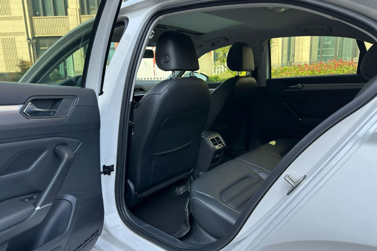 大众 凌渡 2021款 280TSI DSG舒适版中控内饰7004