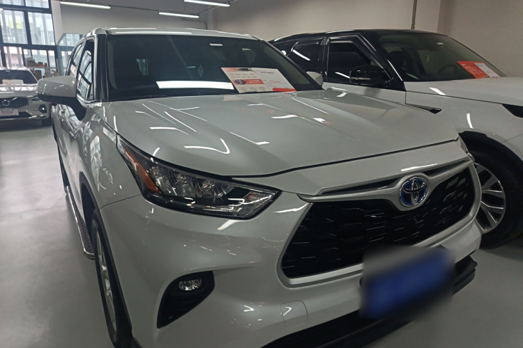 丰田 汉兰达 2022款 双擎 2.5L 两驱精英版 7座车身外观3