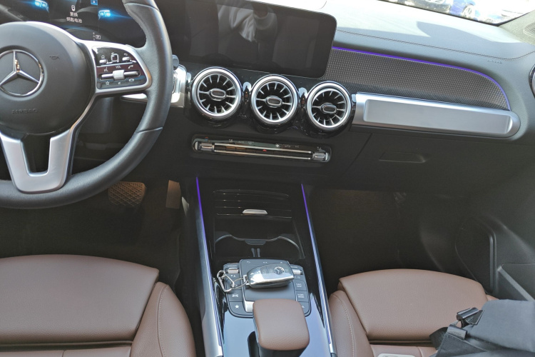 奔驰GLB 2022款 改款 GLB 200 时尚型中控内饰12