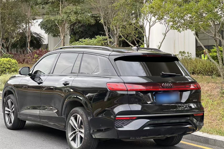 奥迪Q6 2023款 45 TFSI quattro 齐云型 飞骑套装车身外观6004