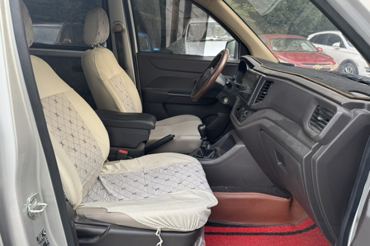 五菱汽车 五菱宏光V 2022款 1.5L劲取版电动助力LAR中控内饰7001