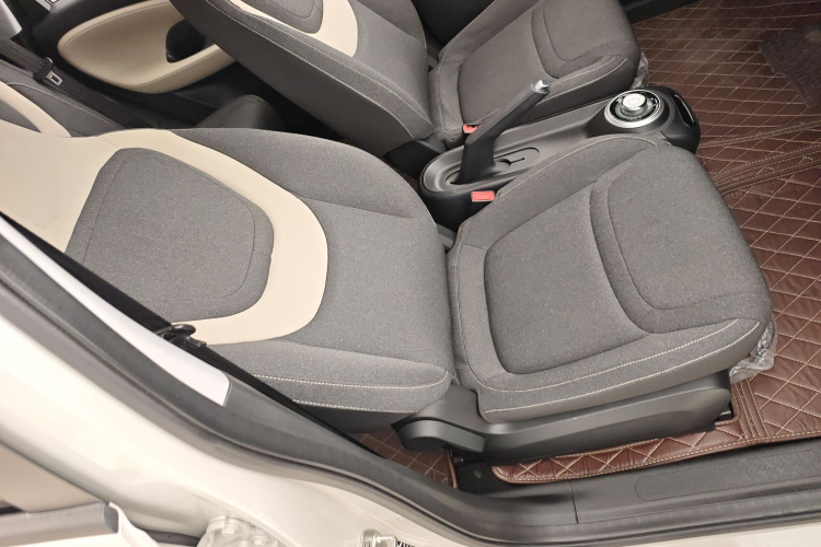 五菱汽车 五菱缤果 2023款 333km 快享款局部细节41