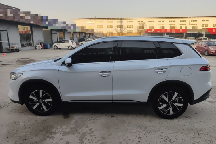 比亚迪 宋Pro新能源 2024款 荣耀版 DM-i 71KM领航型车身外观4