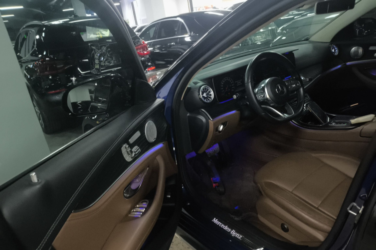 奔驰E级 2020款 改款 E 300 L 运动时尚型中控内饰20