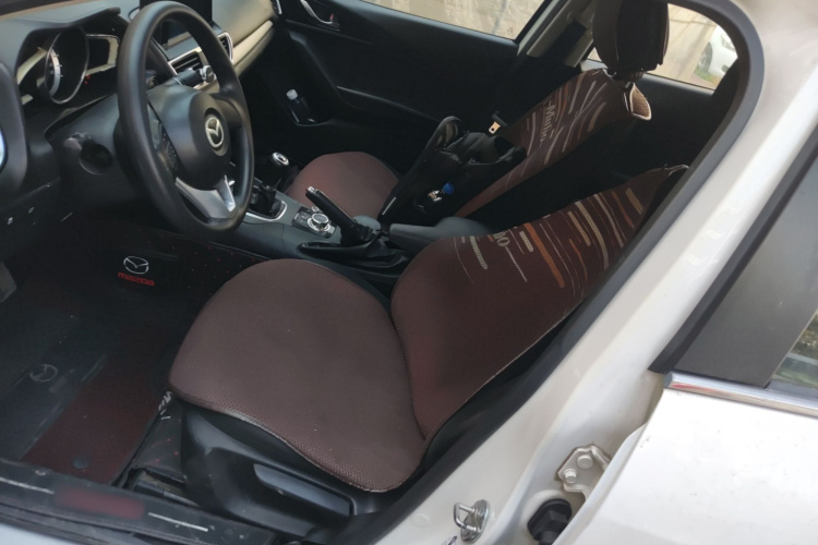 马自达3 昂克赛拉 2016款 三厢 1.5L 手动舒适型中控内饰19