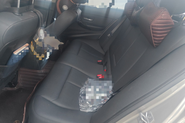 宝马3系 2016款 320i 时尚型中控内饰21