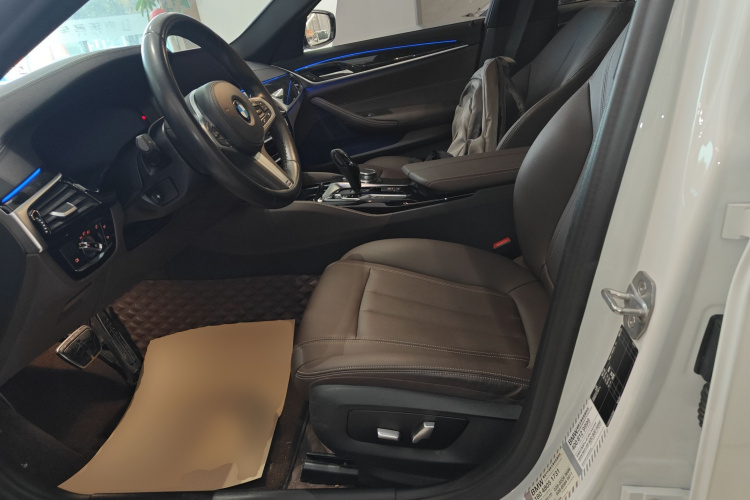 宝马5系 2019款 改款 525Li M运动套装中控内饰19