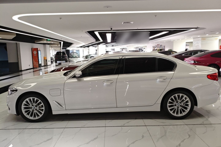 宝马5系新能源 2020款 530Le 豪华套装车身外观4