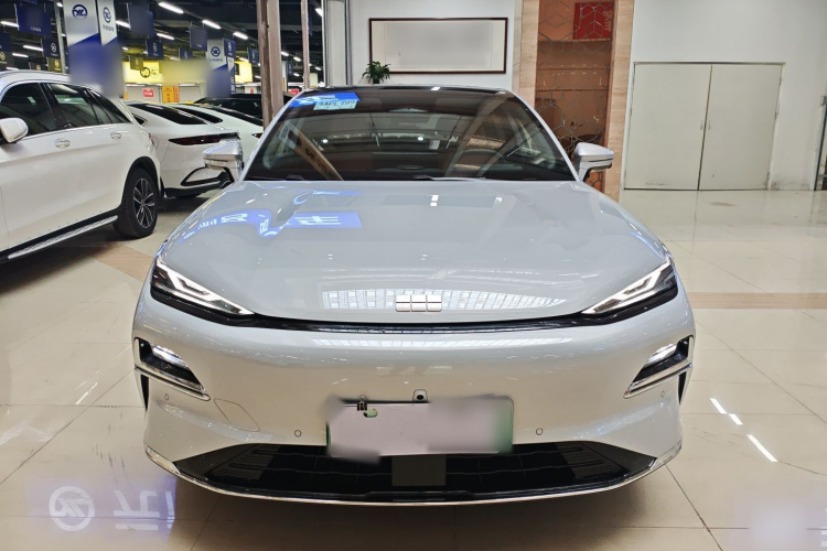 吉利银河 银河星耀8 2025款 130km EM-i 旗舰版车身外观2