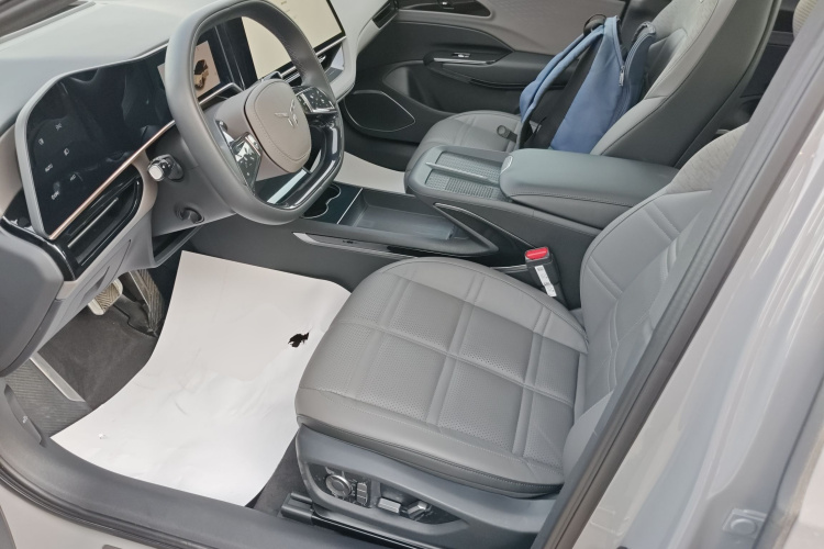 红旗EH7 2024款 760 Pro+ 四驱版中控内饰19