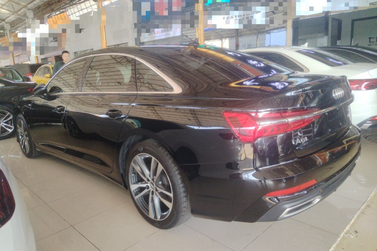 奥迪A6L 2019款 40 TFSI 豪华动感型车身外观4