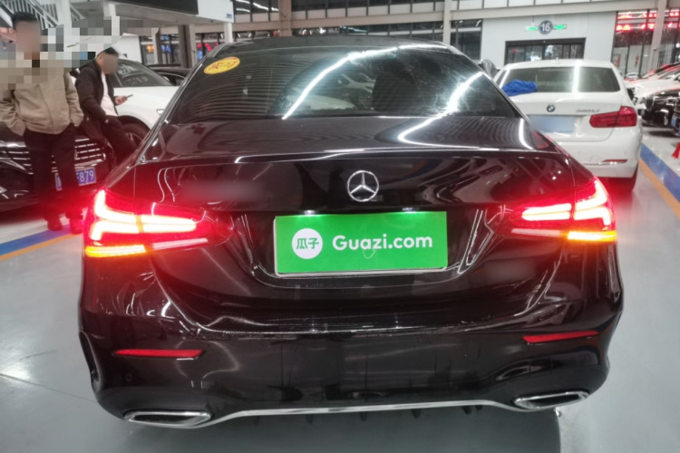 奔驰A级 2022款 改款 A 200 L 运动轿车时尚型车身外观6