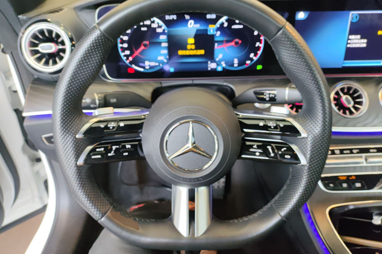 奔驰E级(进口) 2023款 E 300 轿跑车中控内饰13