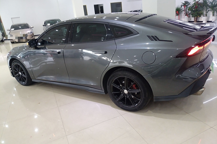 长安UNI-V 2023款 1.5T 尊贵型车身外观6003