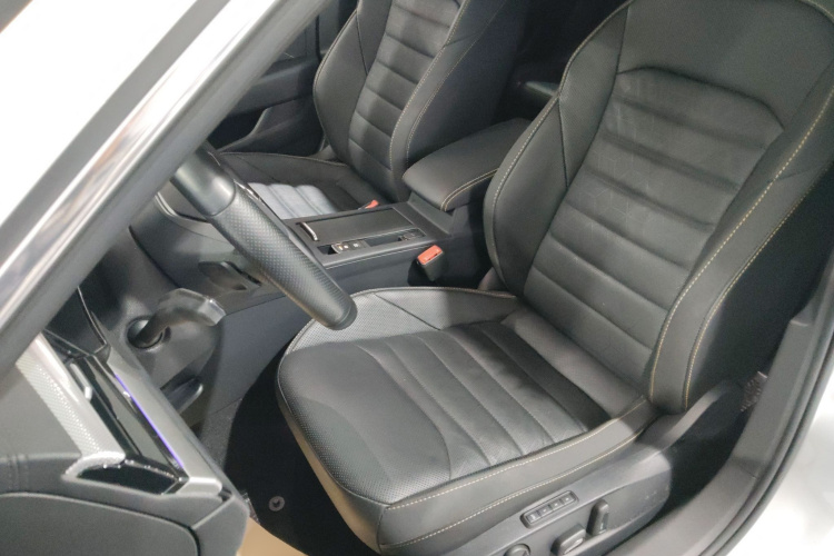 一汽-大众CC 2021款 380TSI 夺目版中控内饰19