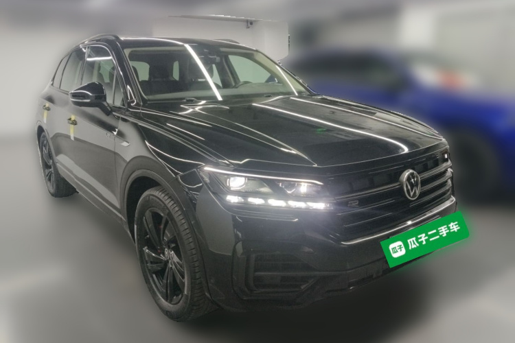 大众 途锐 2023款 3.0TSI 锐享版 曜黑运动套装车身外观3