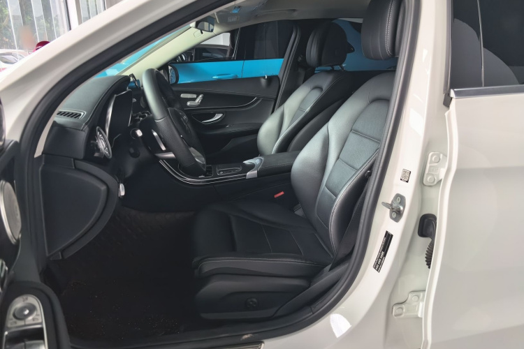 奔驰C级 2020款 C 260 L 运动版局部细节19