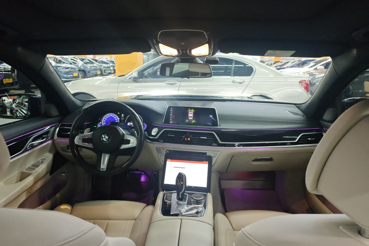 宝马7系 2018款 730Li 领先型 M运动套装中控内饰7002