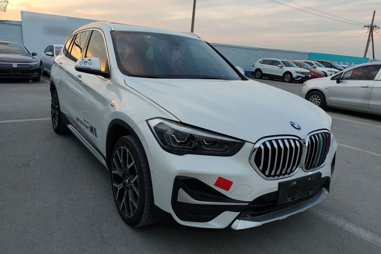 宝马X1 2020款 xDrive25Li 尊享型车身外观3
