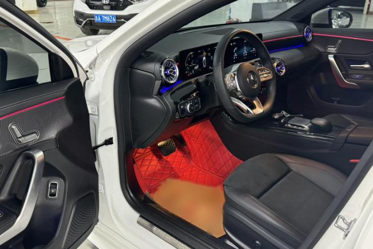 奔驰A级 2021款 A 200 L 运动轿车时尚型中控内饰7002