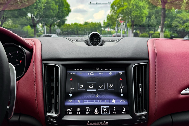 玛莎拉蒂 Levante 2016款 3.0T 标准型中控内饰16