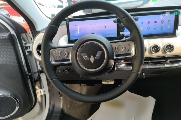 五菱汽车 五菱缤果 2023款 333km 灵犀互联+款中控内饰13