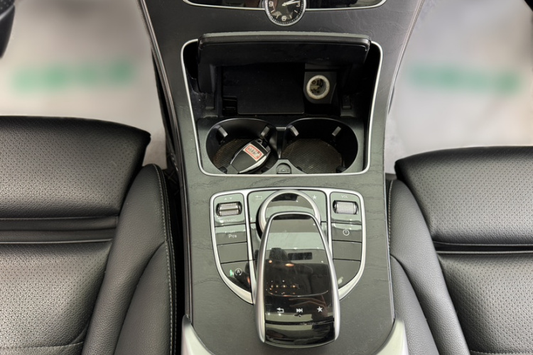 奔驰C级 2018款 C 200 L 运动版中控内饰7014