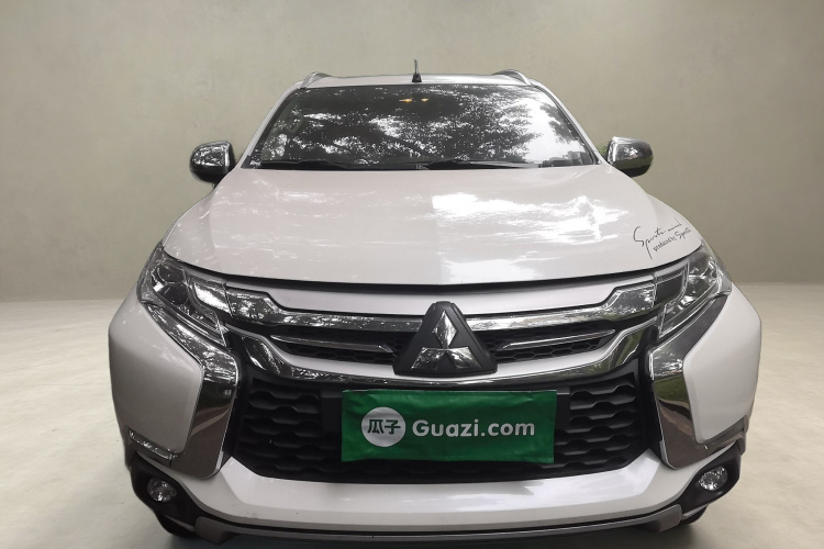 三菱 帕杰罗(进口) 2019款 3.0L 自动标准版车身外观2