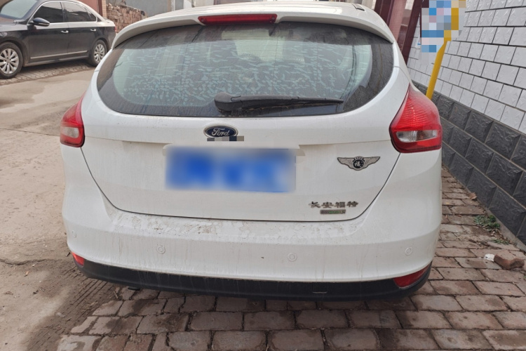 福特 福克斯 2015款 两厢 EcoBoost 125 自动超能风尚型车身外观6