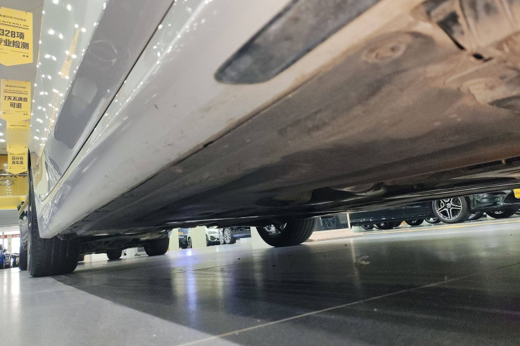 宝马3系 2024款 325Li M运动套装机舱底盘29