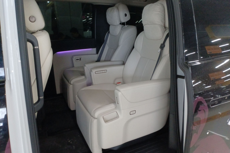 理想汽车 理想MEGA 2025款 Home 家庭特别版中控内饰21