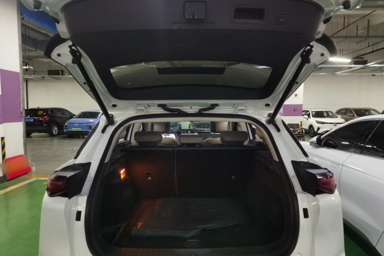 奔腾E01 2020款 空间曲率型机舱底盘23