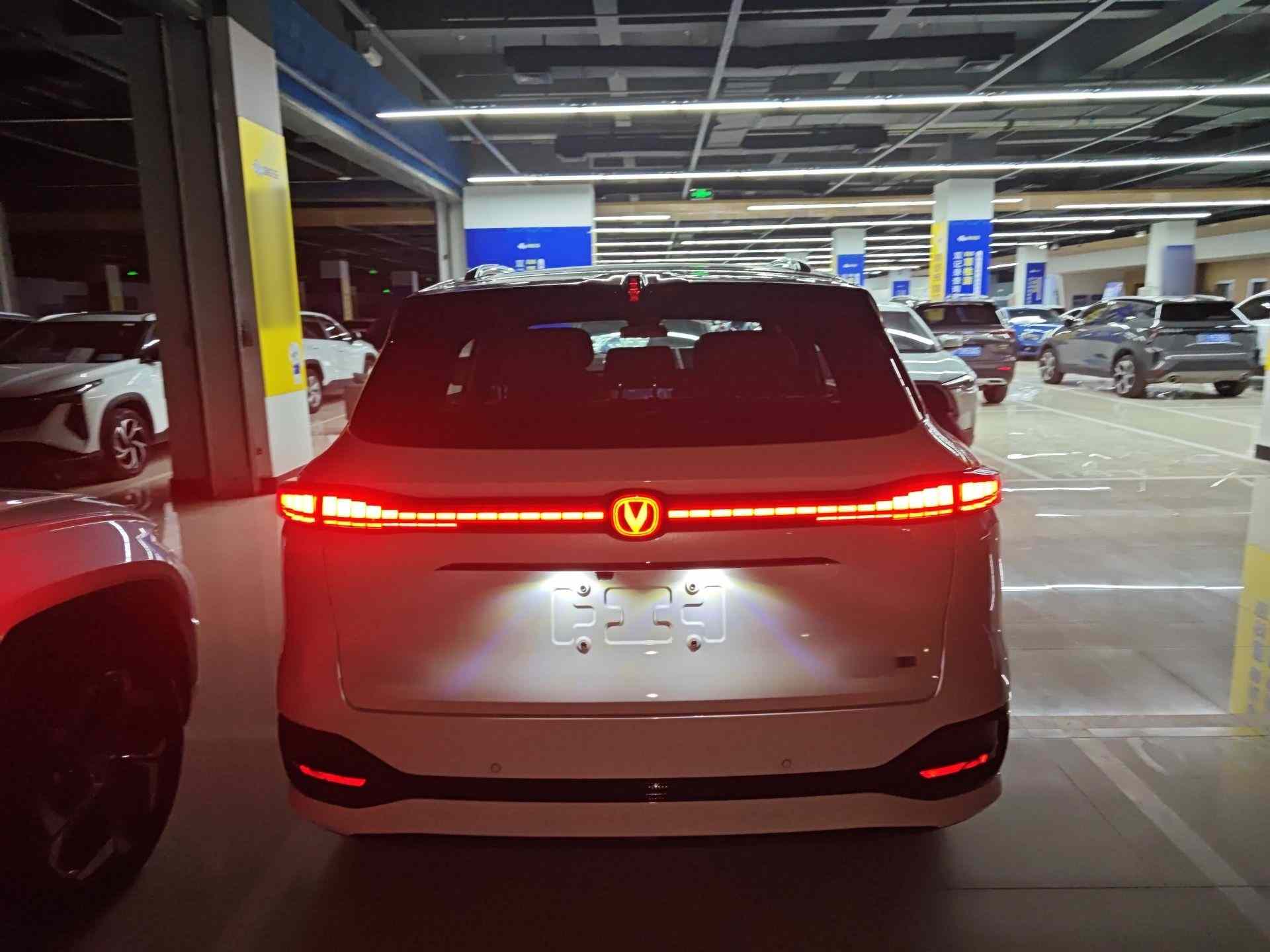长安CS75 PLUS 2025款 第四代 1.5T 新蓝鲸 智慧尊享型(4)