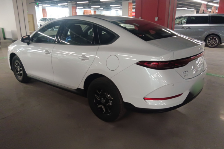 比亚迪 秦PLUS 2025款 DM-i 智驾版 128KM进取型车身外观4