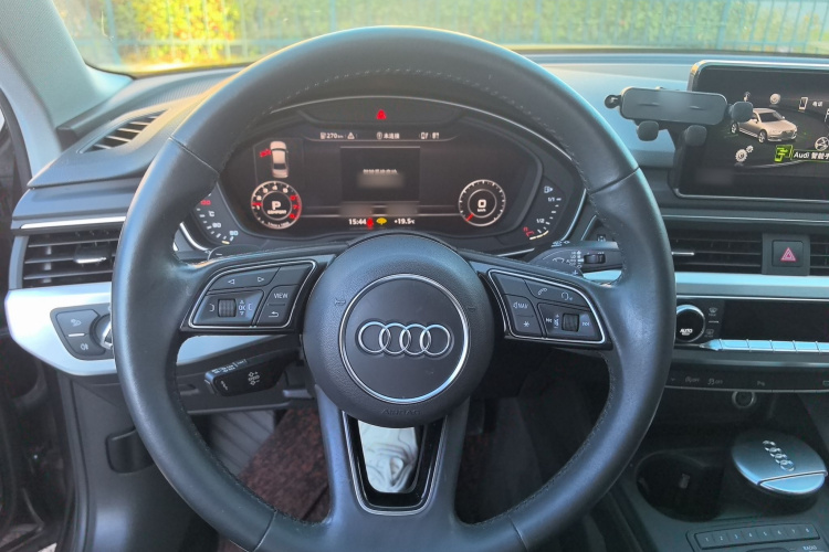 奥迪A4L 2018款 30周年年型 40 TFSI 时尚型中控内饰13