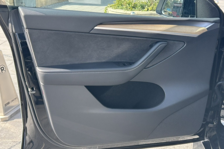 特斯拉 Model Y 2022款 改款 后轮驱动版中控内饰7007