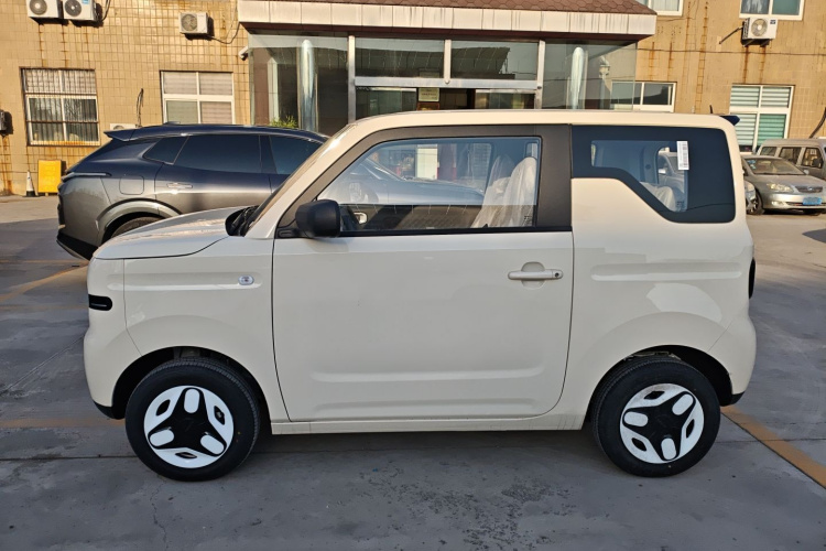 吉利银河 熊猫 2025款 210km 元气熊车身外观4