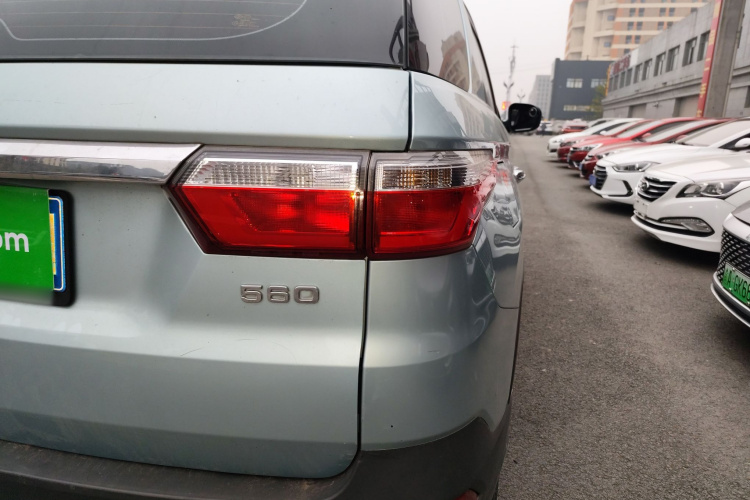 东风风光 风光S560 2018款 1.8L 手动豪华型 7座车身外观9
