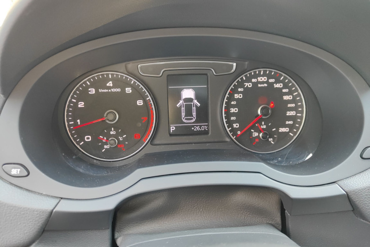 奥迪Q3 2018款 30周年年型 30 TFSI 时尚型局部细节14